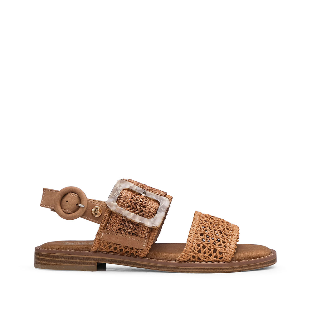 Sandalias planas de tacón color camel para mujer
