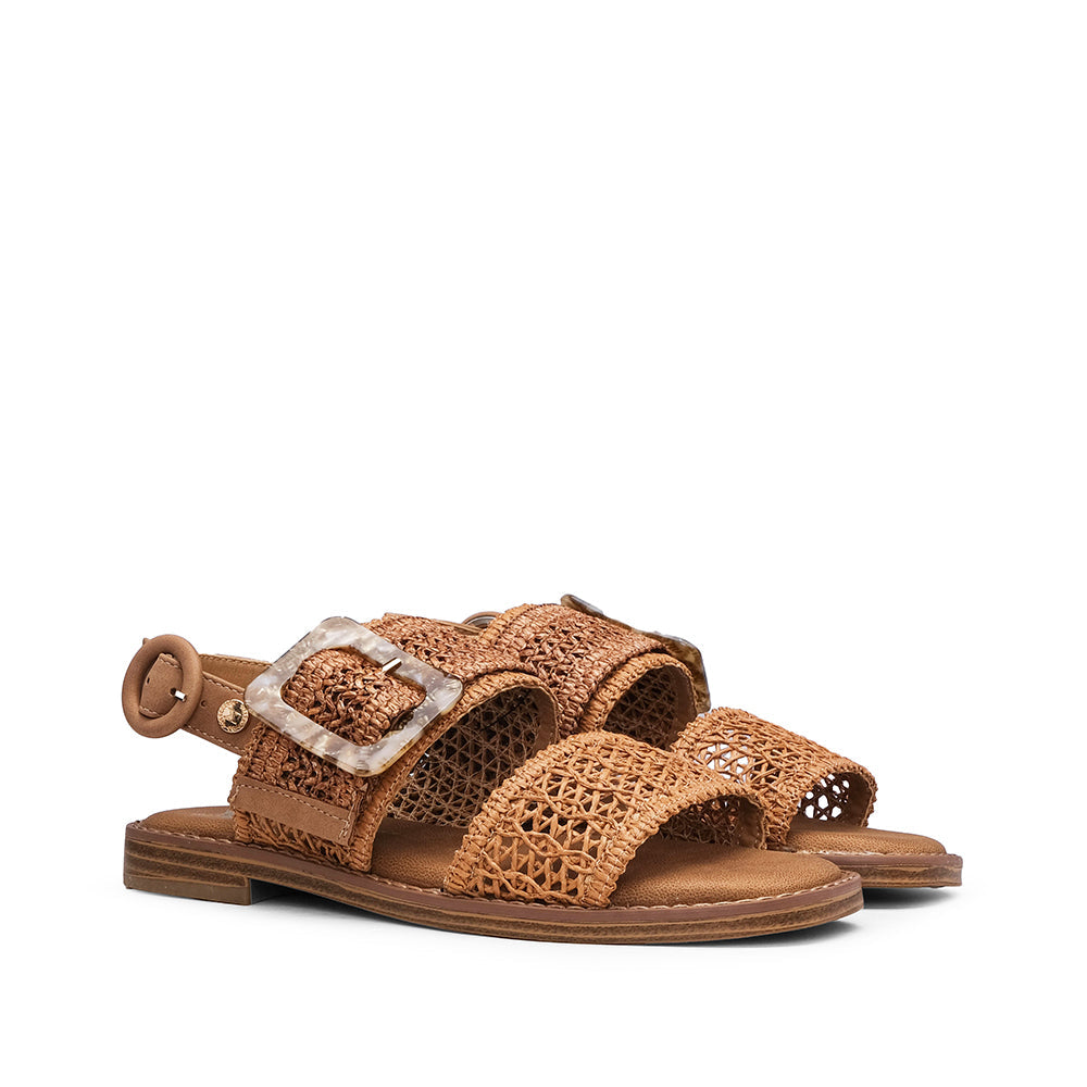 Sandalias planas de tacón color camel para mujer