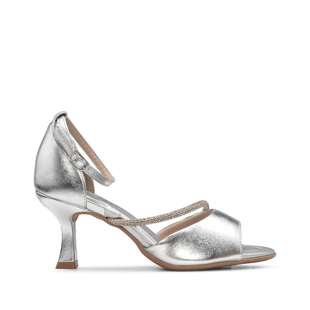Sandalia de tacón medio para mujer color plata metalizada