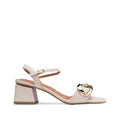Sandalia beige de tacón medio para mujer