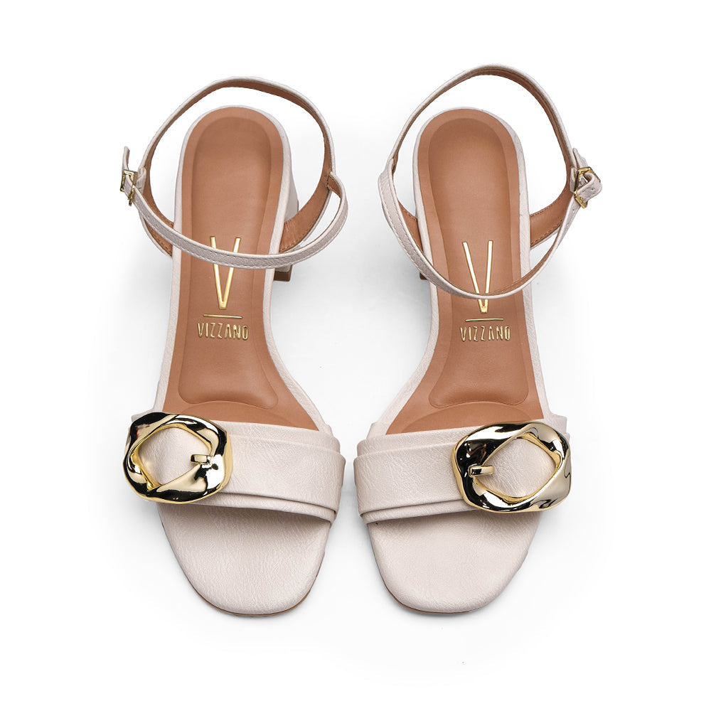 Sandalia beige de tacón medio para mujer