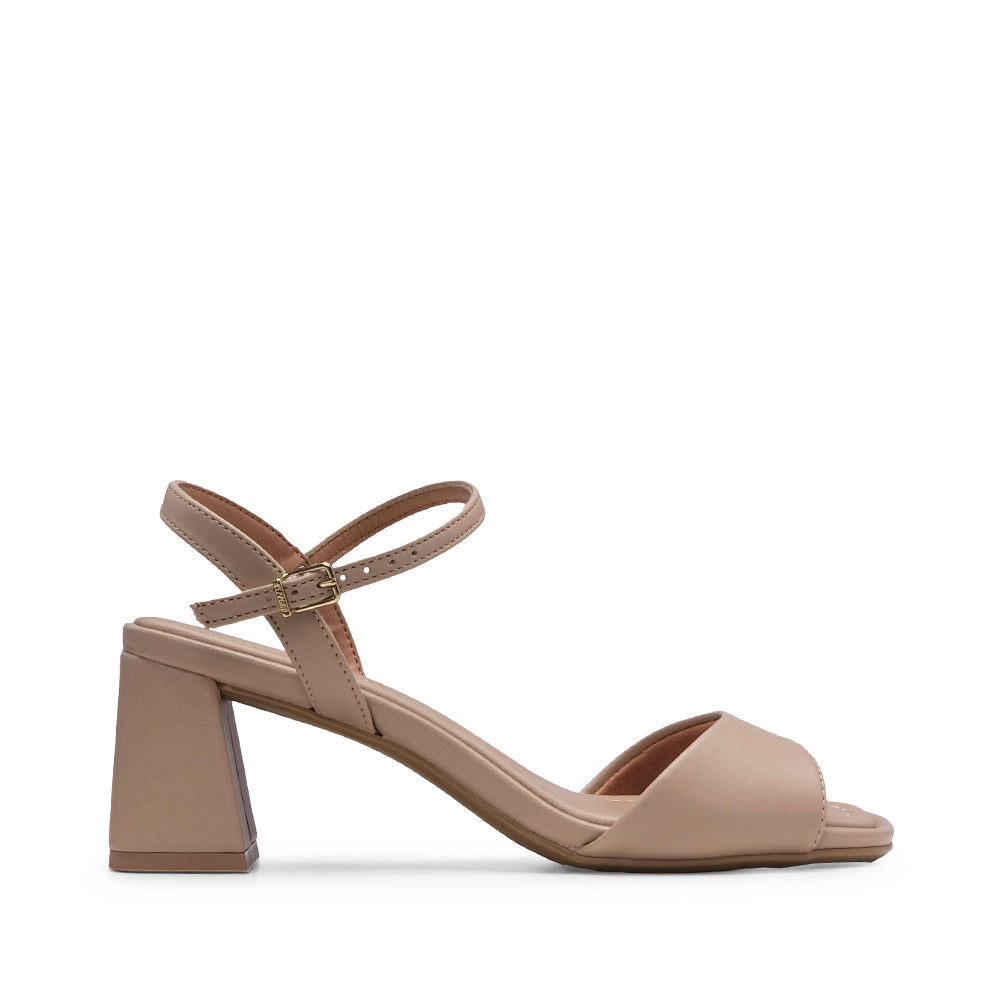 Sandalia beige de tacón medio para mujer