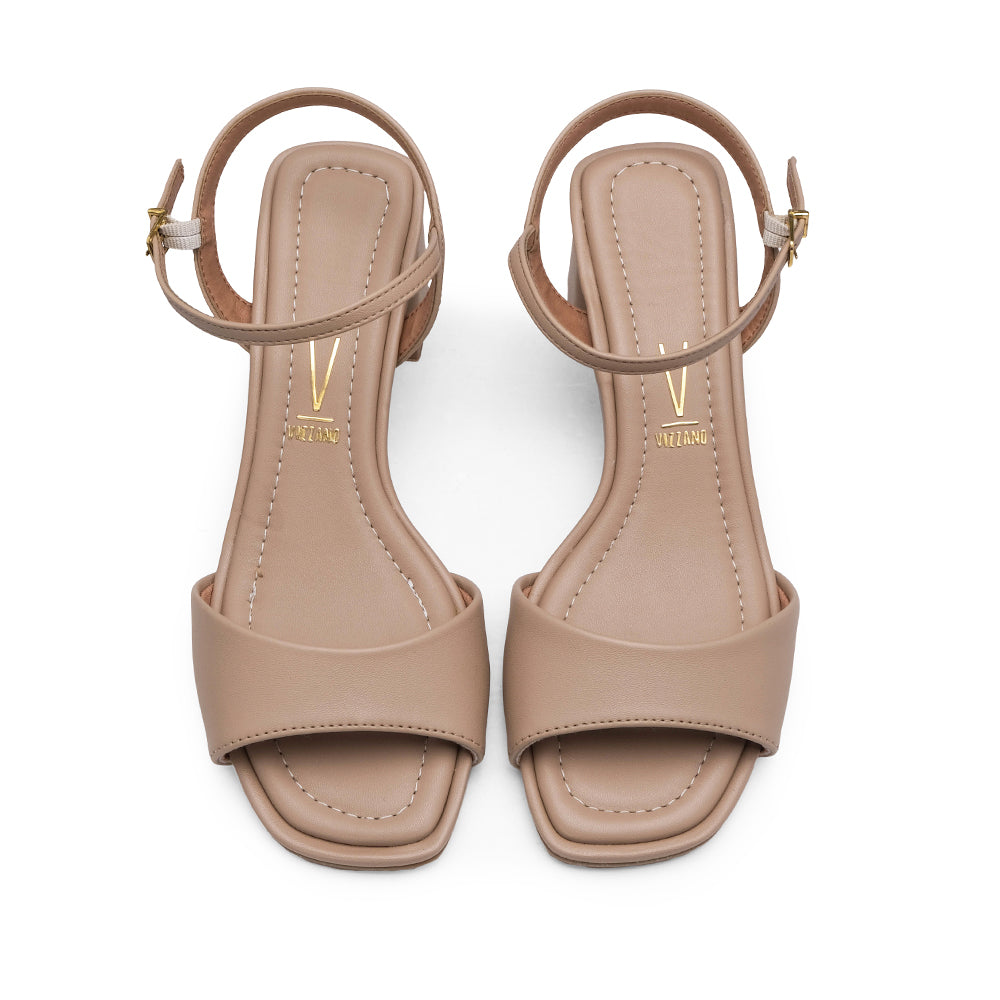 Sandalia beige de tacón medio para mujer