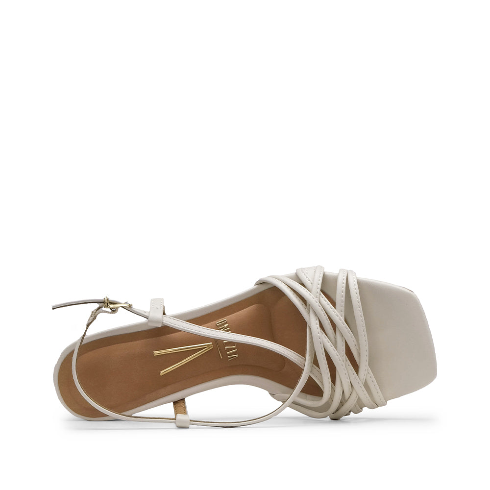 Sandalia beige de tacón medio para mujer