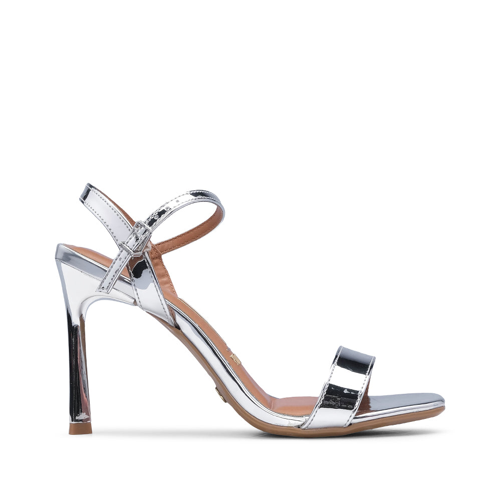 Sandalia de tacón alto para mujer color plata metalizada