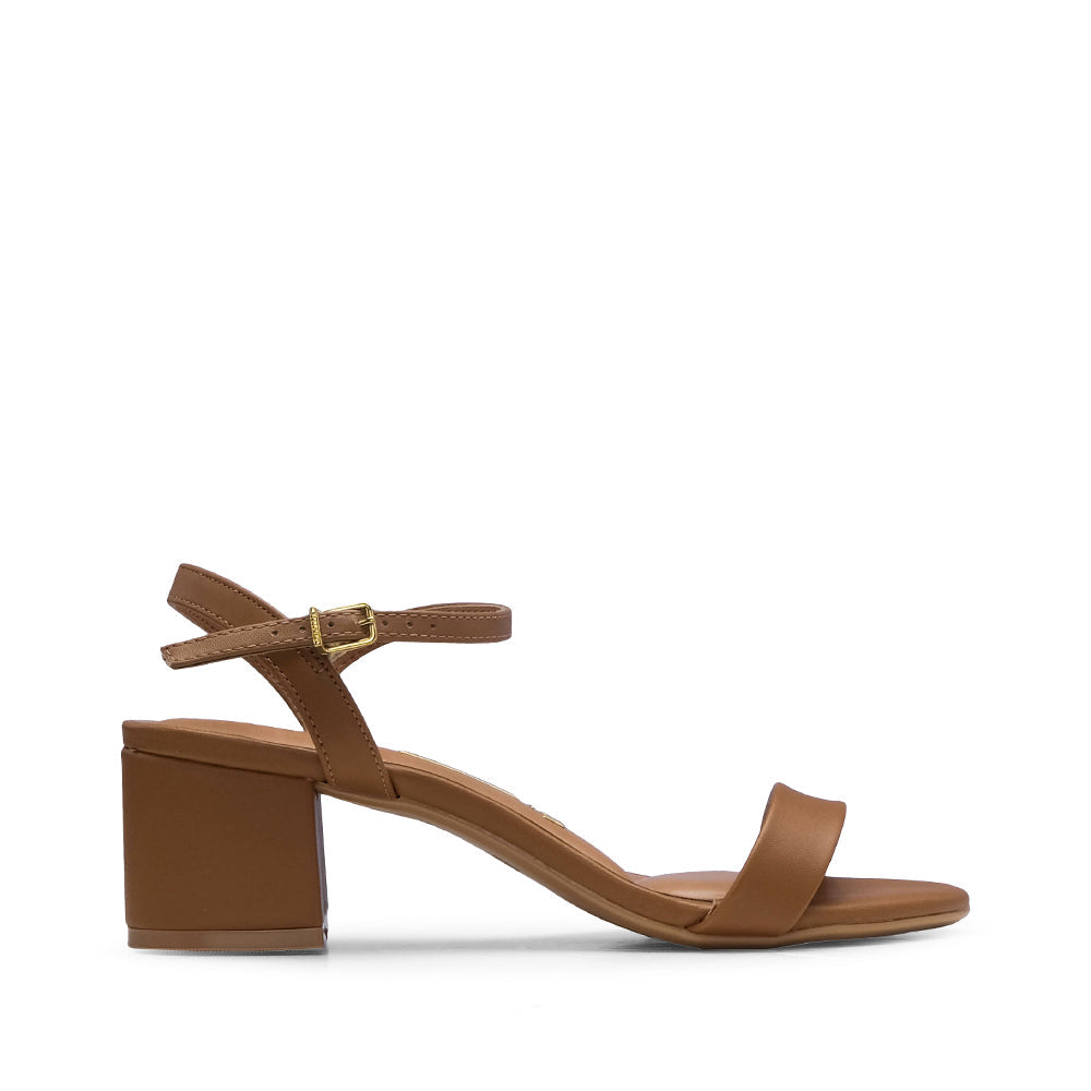 Sandalia de tacón medio color camel para mujer