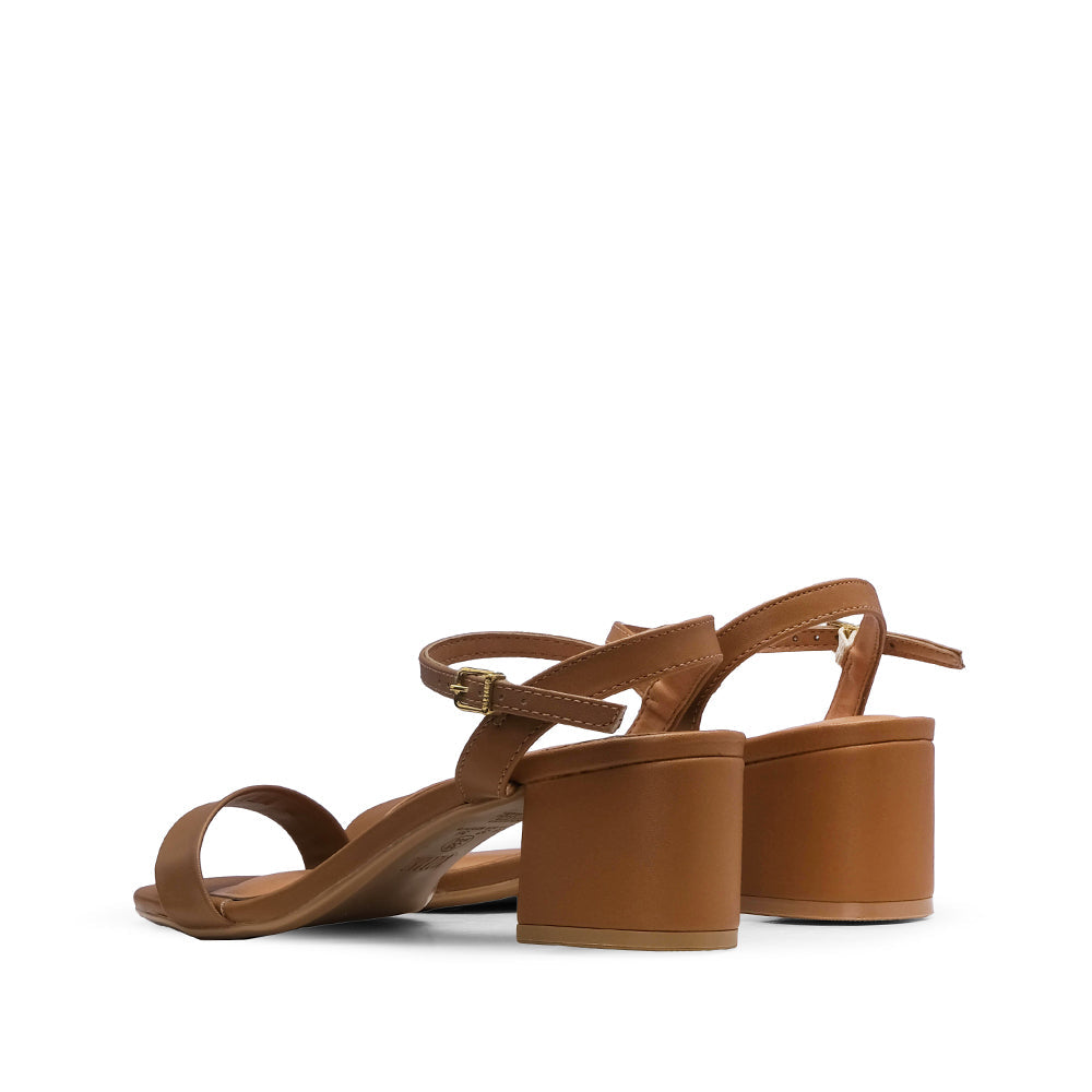 Sandalia de tacón medio color camel para mujer
