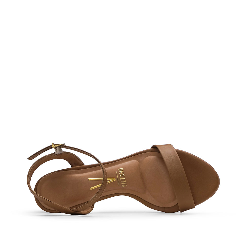 Sandalia de tacón medio color camel para mujer