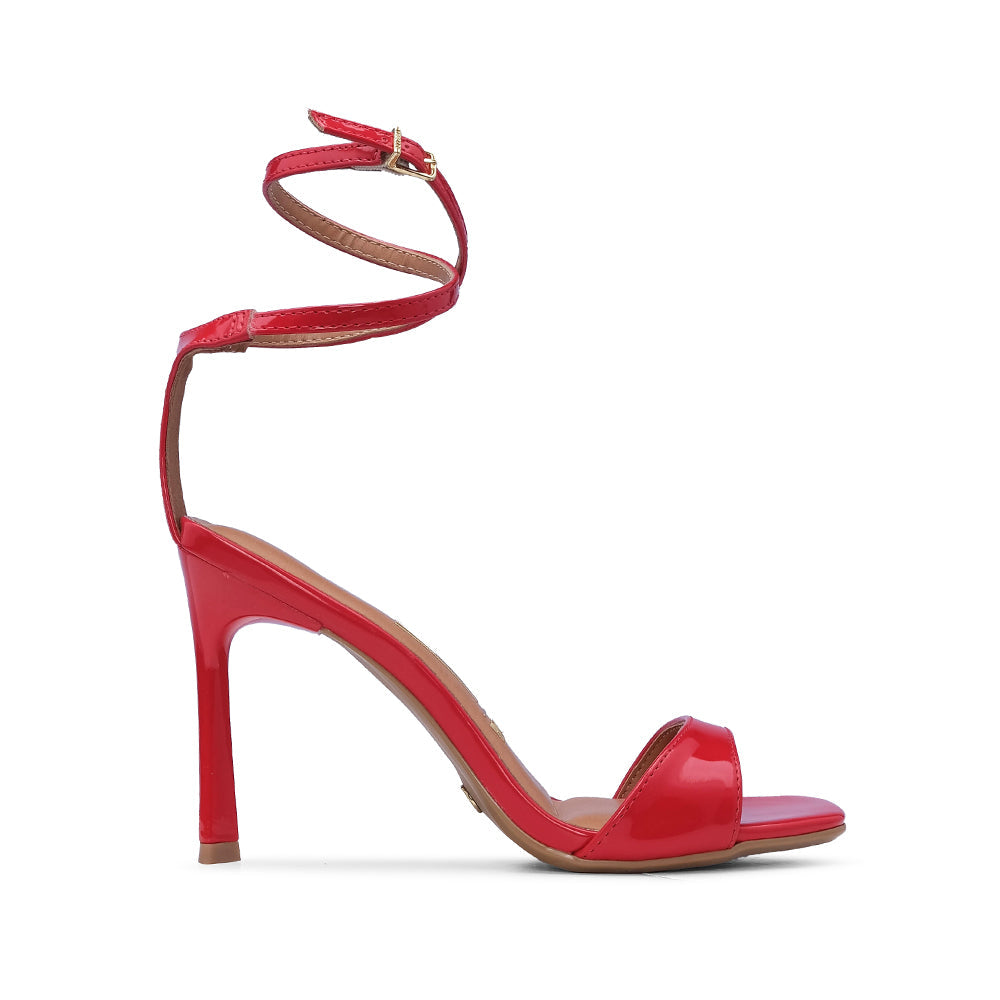 Sandalia de tacón alto de charol rojo para mujer