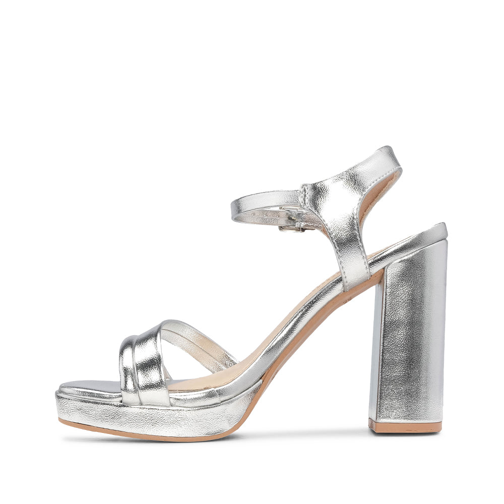 Sandalia de tacón alto para mujer color plata metalizada