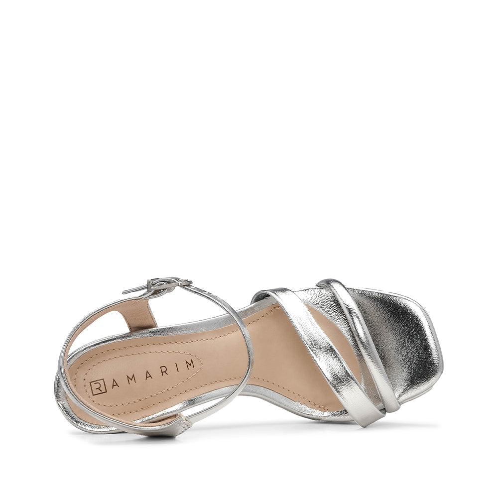 Sandalia de tacón alto para mujer color plata metalizada