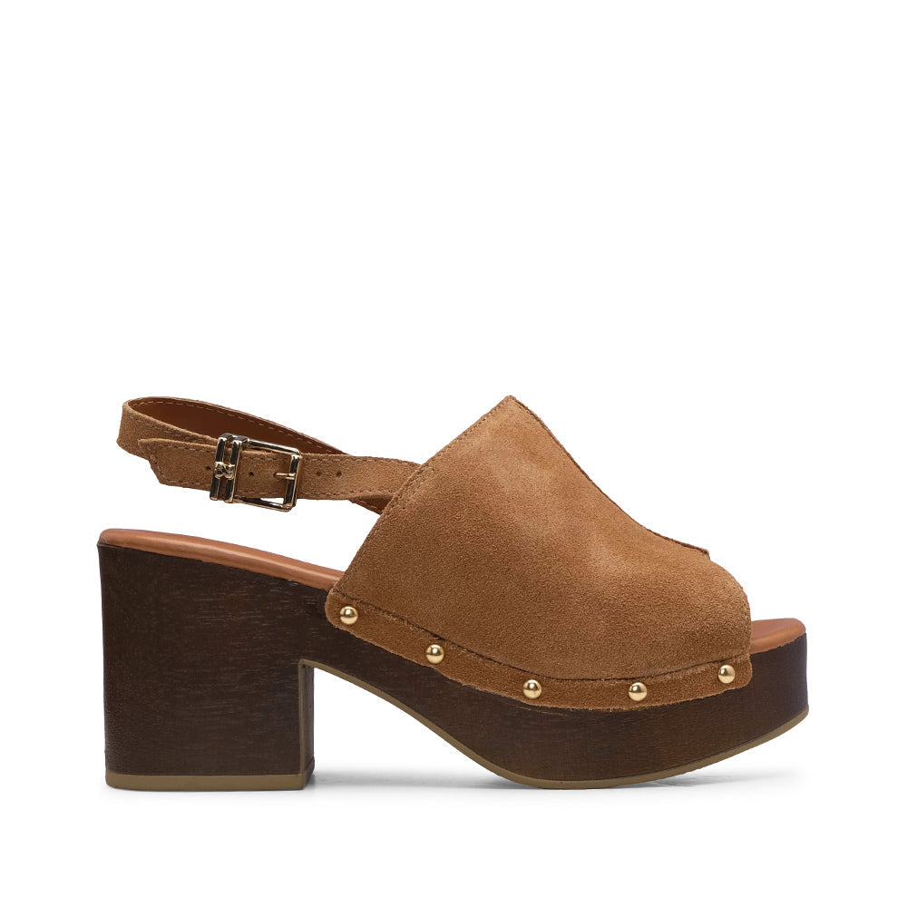 Sandalia de cuña de ante color camel para mujer