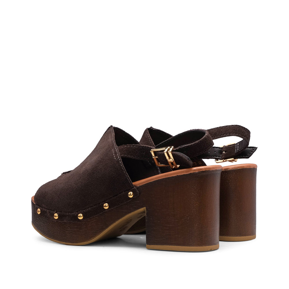 Sandalias de cuña de ante marrón para mujer