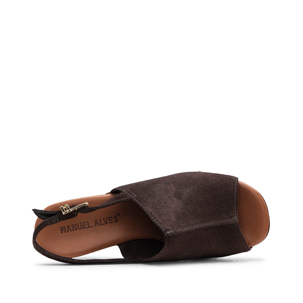 Sandalias de cuña de ante marrón para mujer