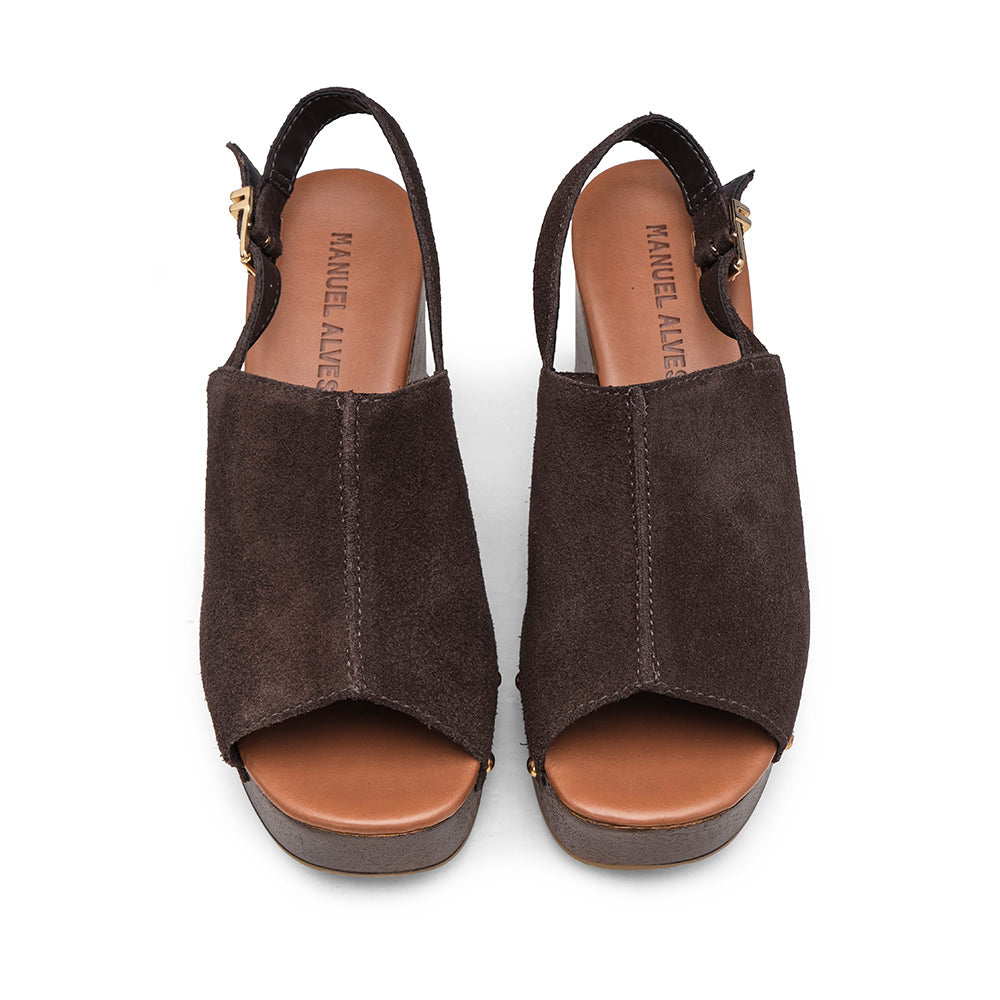 Sandalias de cuña de ante marrón para mujer