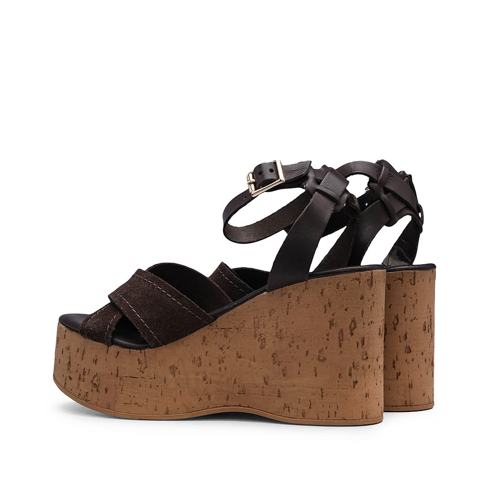 Sandalias de cuña de ante marrón para mujer