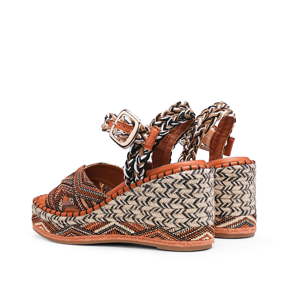 Sandalia con cuña de mujer color Camel