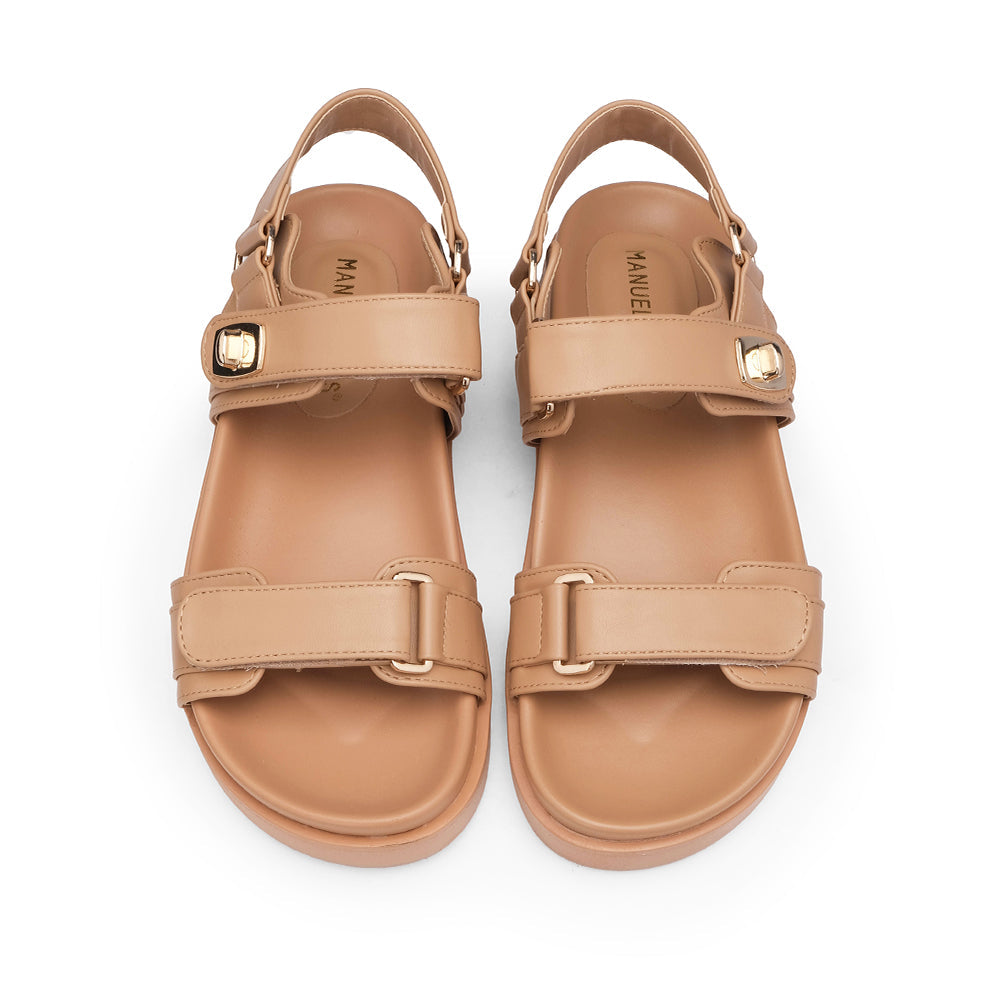 Sandalias planas de tacón color camel para mujer