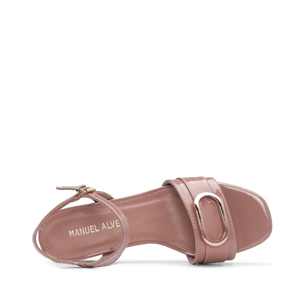 Sandalia de tacón medio para mujer en charol color nude