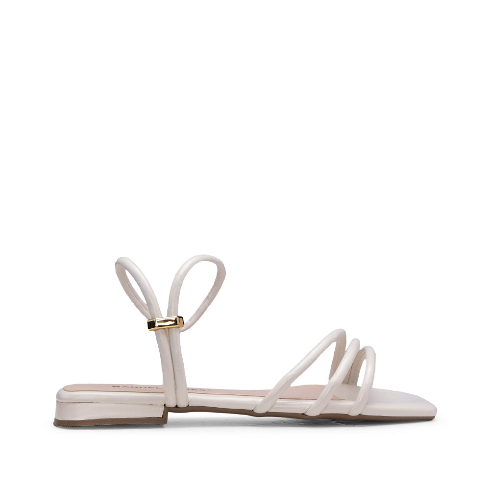 Sandalias planas de tacón beige para mujer
