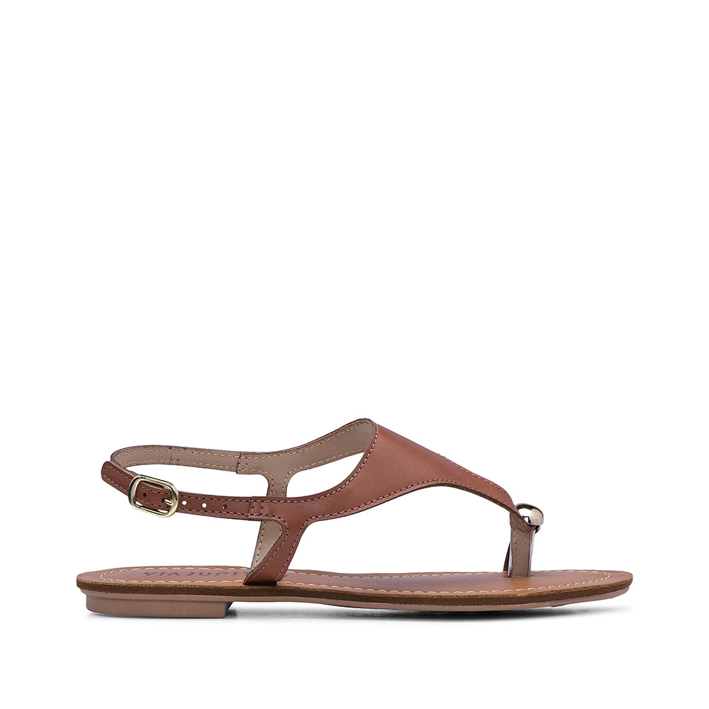 Sandalia de tacón plano para mujer color camello