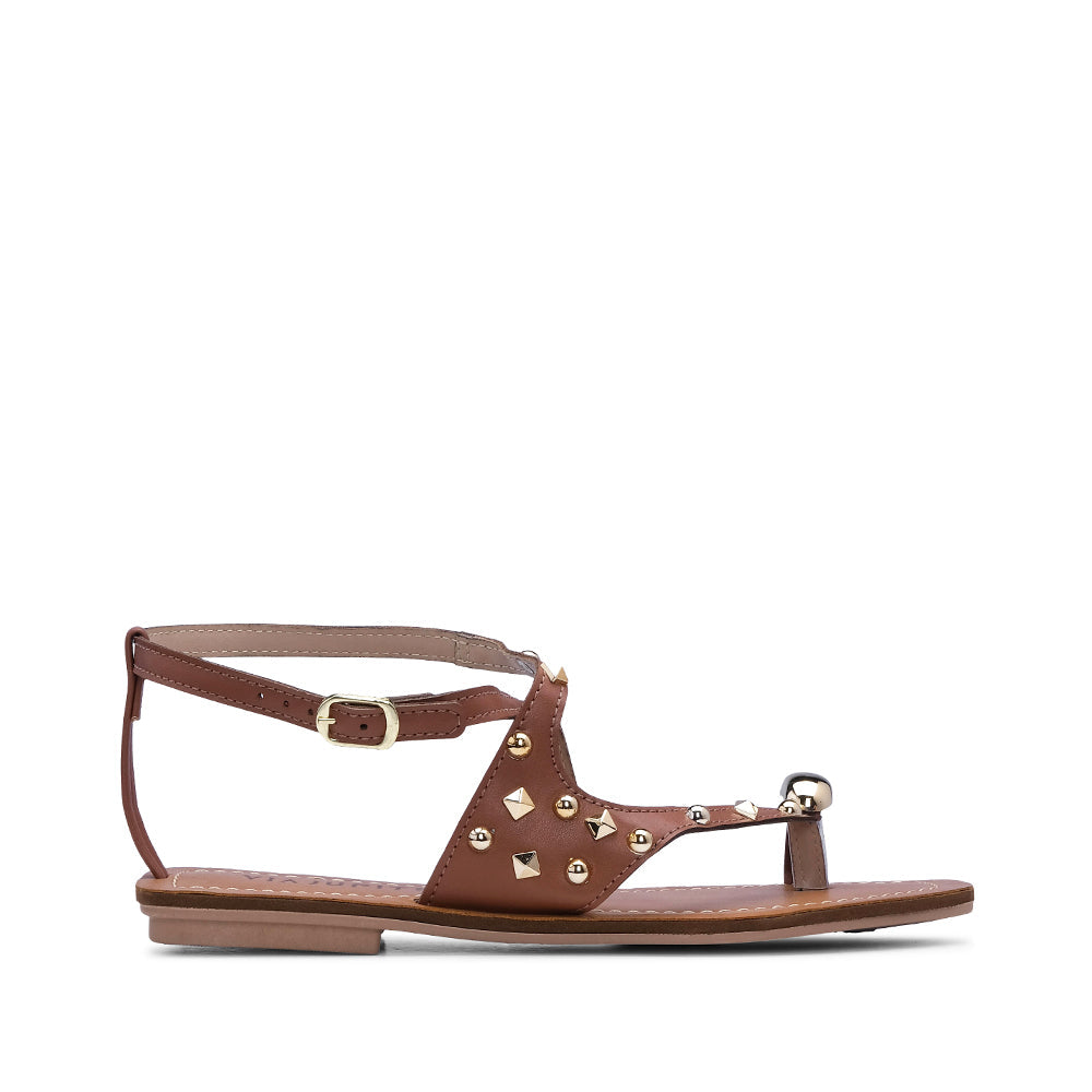 Sandalia de tacón plano para mujer color camello