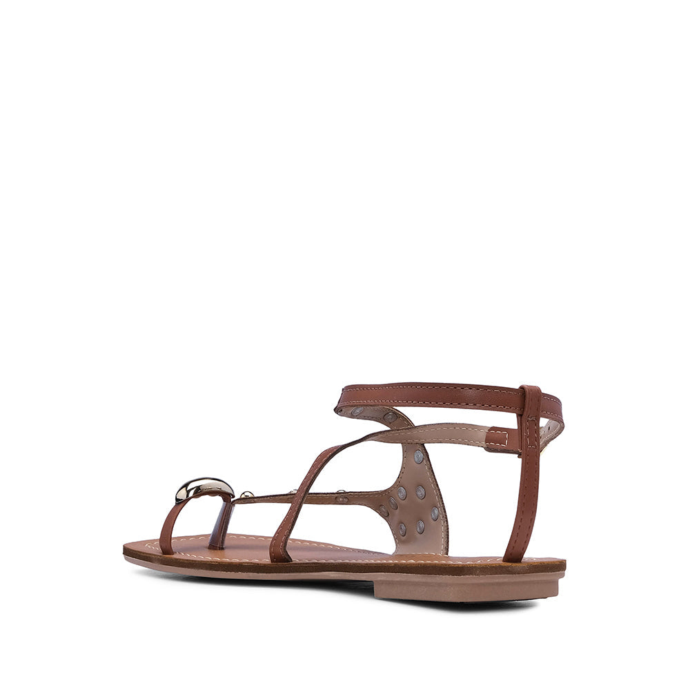 Sandalia de tacón plano para mujer color camello
