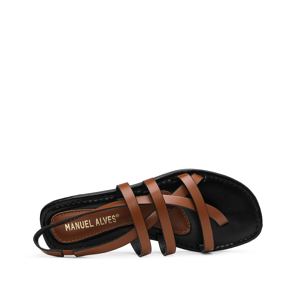 Sandalias planas de tacón color camel para mujer