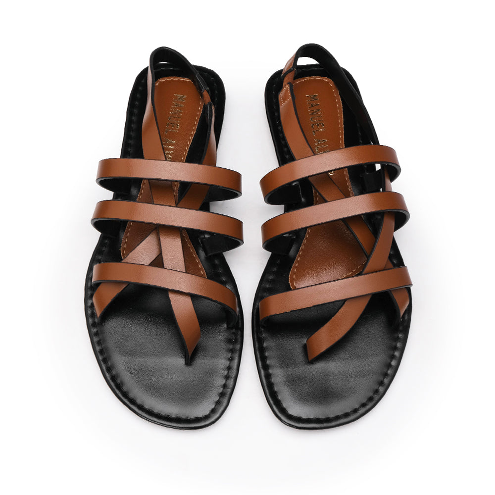 Sandalias planas de tacón color camel para mujer