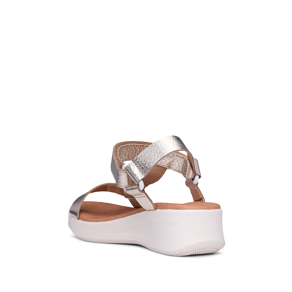 Sandalia de plataforma para mujer de piel color champán