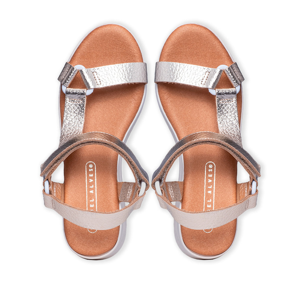 Sandalia de plataforma para mujer de piel color champán