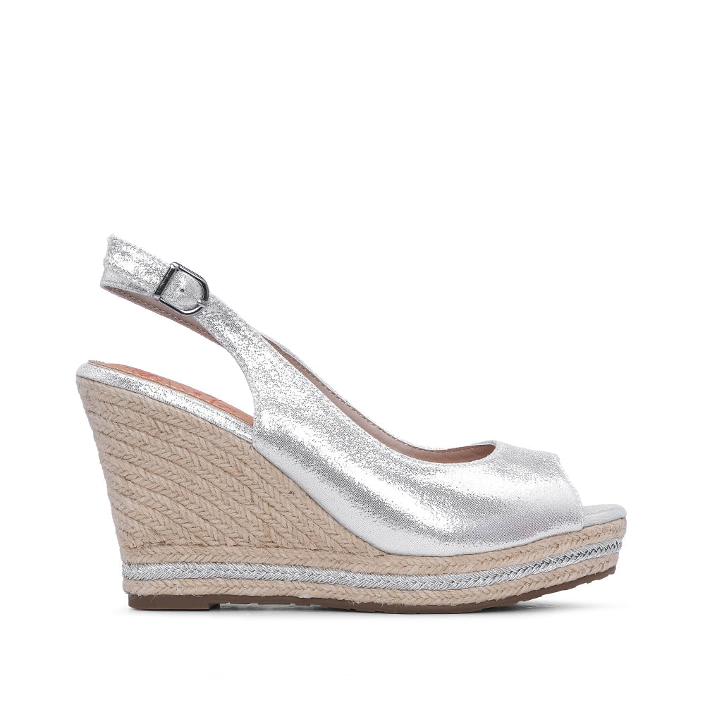Sandalia de cuña para mujer color plata metalizada