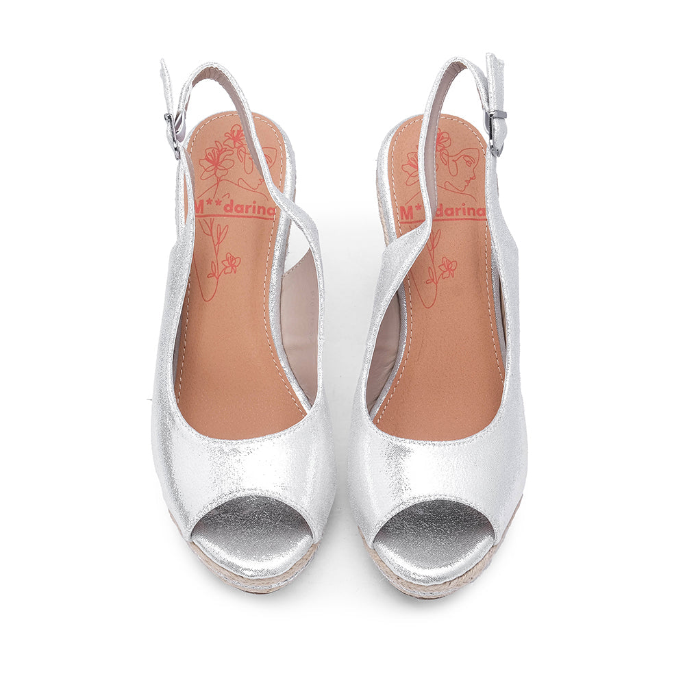 Sandalia de cuña para mujer color plata metalizada